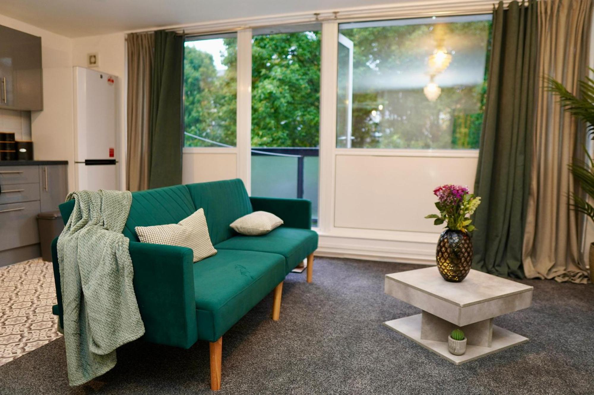 Spacious 1bd Flat Near London, Office, Smart Tv Appartamento