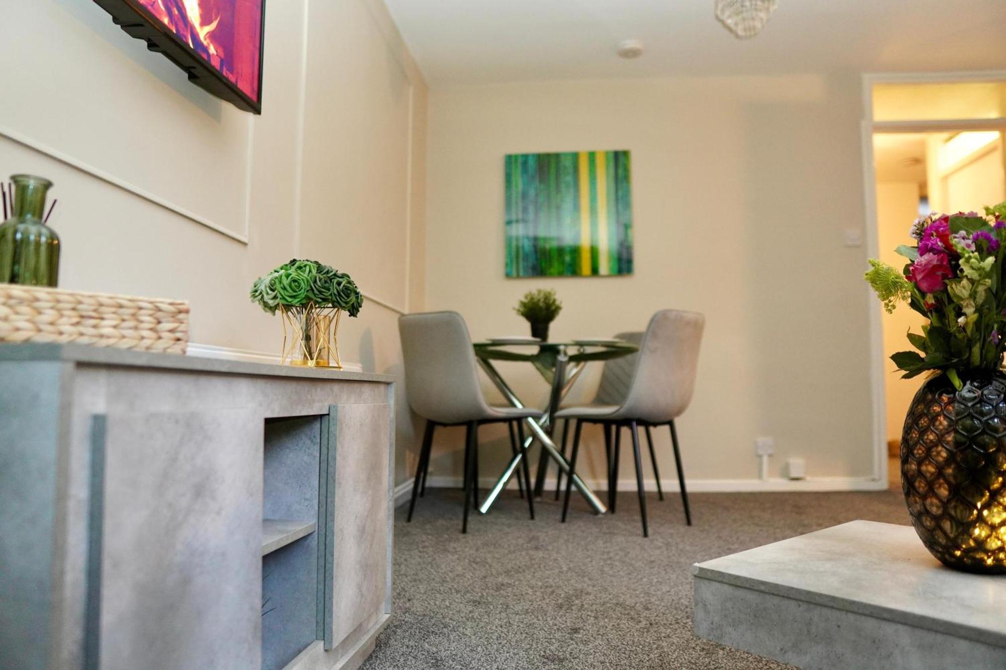 Spacious 1bd Flat Near London, Office, Smart Tv Appartamento Londra