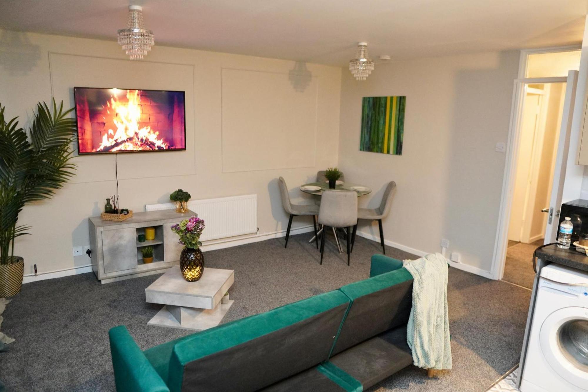 Spacious 1bd Flat Near London, Office, Smart Tv Appartamento