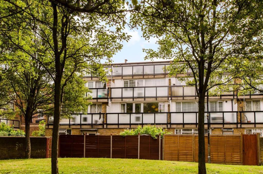 Spacious 1bd Flat Near London, Office, Smart Tv Appartamento